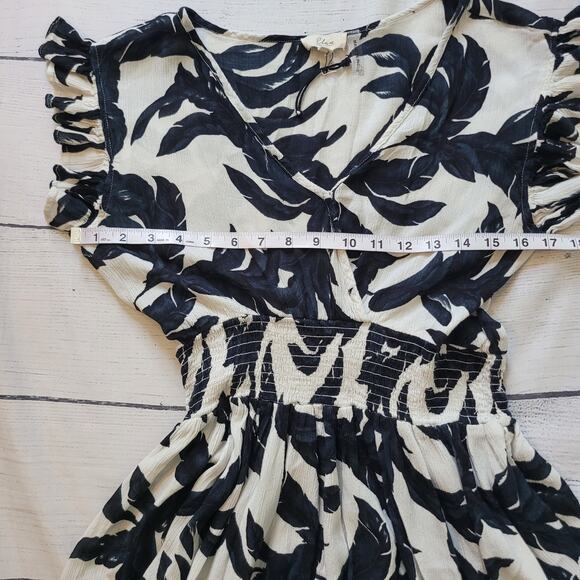 Elan Size S Leaf Print Mini Dress Black White Short Flutter Sleeve Cinched - Picture 7 of 11